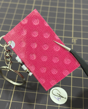 keychain- circle mini notebook pink